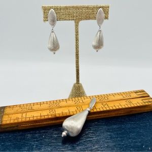 Vintage SARAH COVENTRY silver clip on earrings & matching pendant textured drops